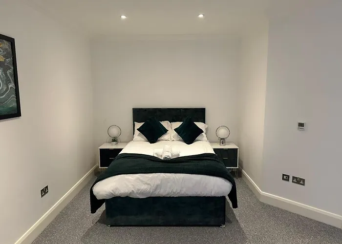 Cromwell Court Apartments
